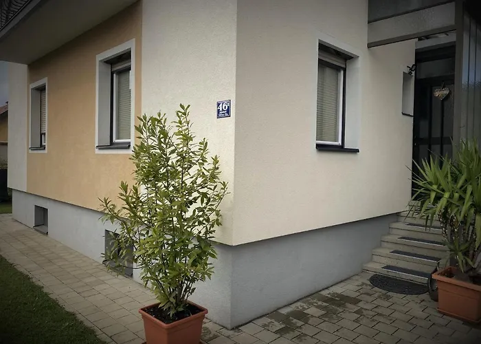 Haus Im Seegebiet Von 펜션 빌라흐