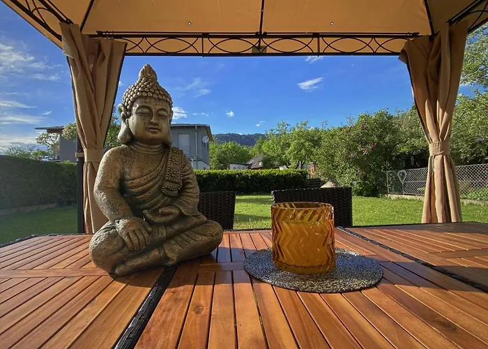 Haus Im Seegebiet Von בית נופש וילאך